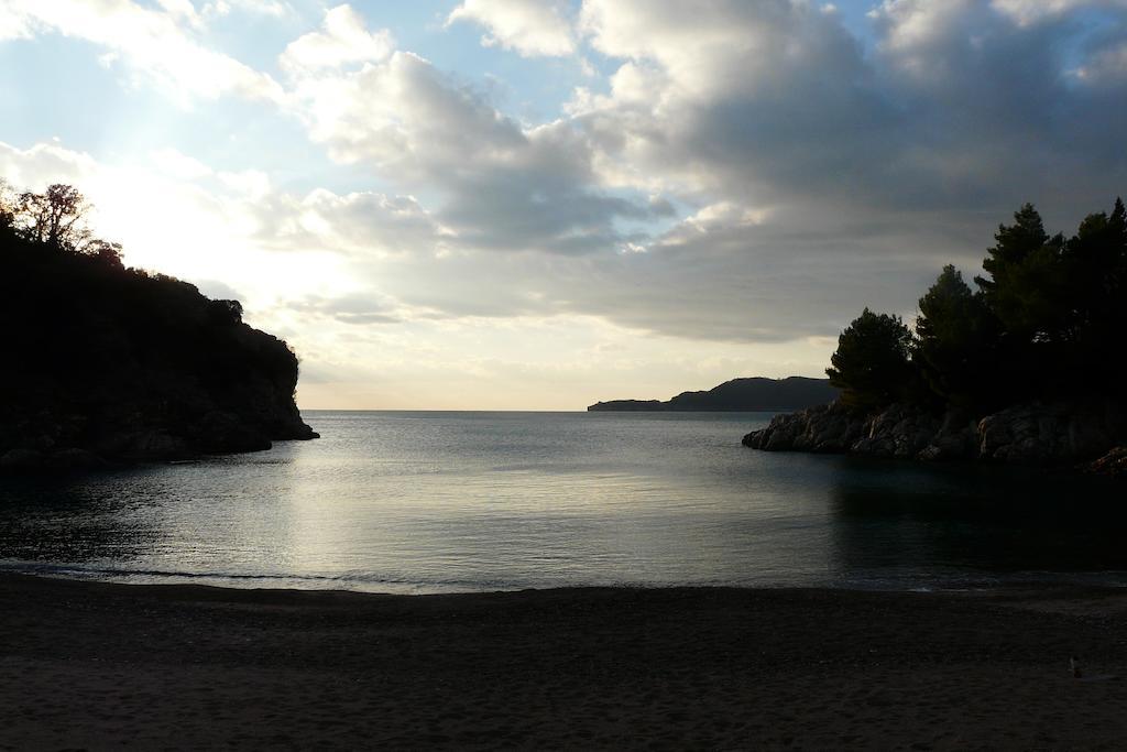 Guest House Zivkovic Sveti Stefan Εξωτερικό φωτογραφία